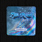 Leuchtend blaue Grounded Genetics Verpackung mit Zilk Road Schriftzug und kosmischem Design, Etikett zeigt 7 PCS